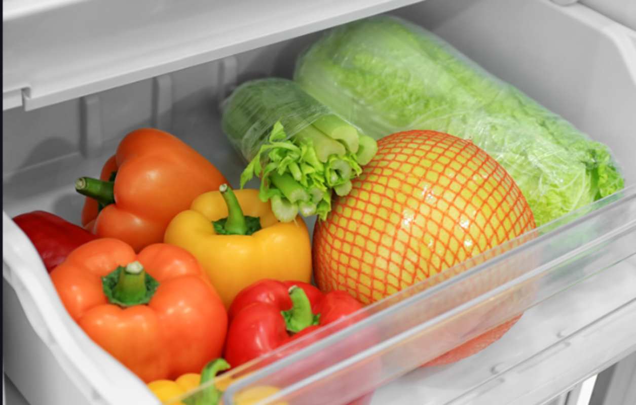 Con il caldo di giugno il cassetto verdure del frigo diventa una trappola termica: dove spostare lattuga e zucchine perché durino il doppio cassetto frigorifero verdure 13 6 2026 casadistile.it