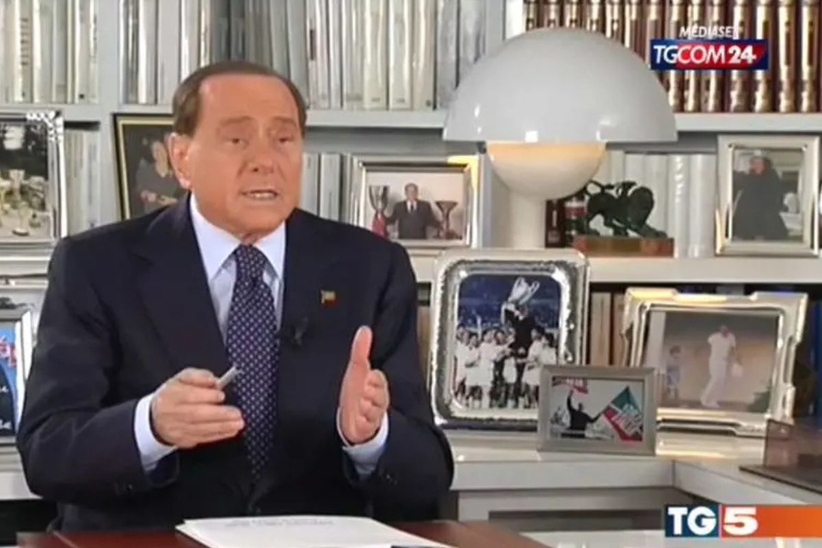 Silvio Berlusconi, la sua Villa Certosa in Sardegna è in vendita: una dimora enorme ed extra lusso Silvio Berlusconi