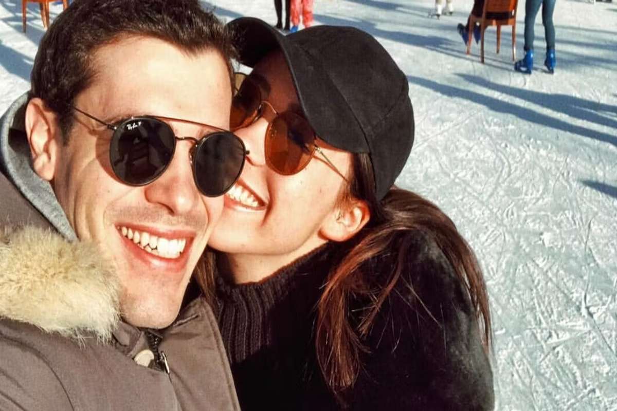 Aurora Ramazzotti e Goffredo Cerza, la casa a Milano: i colori forti alle pareti, il diktat sulle luci e la cucina con isola Aurora Ramazzotti e Goffredo Cerza