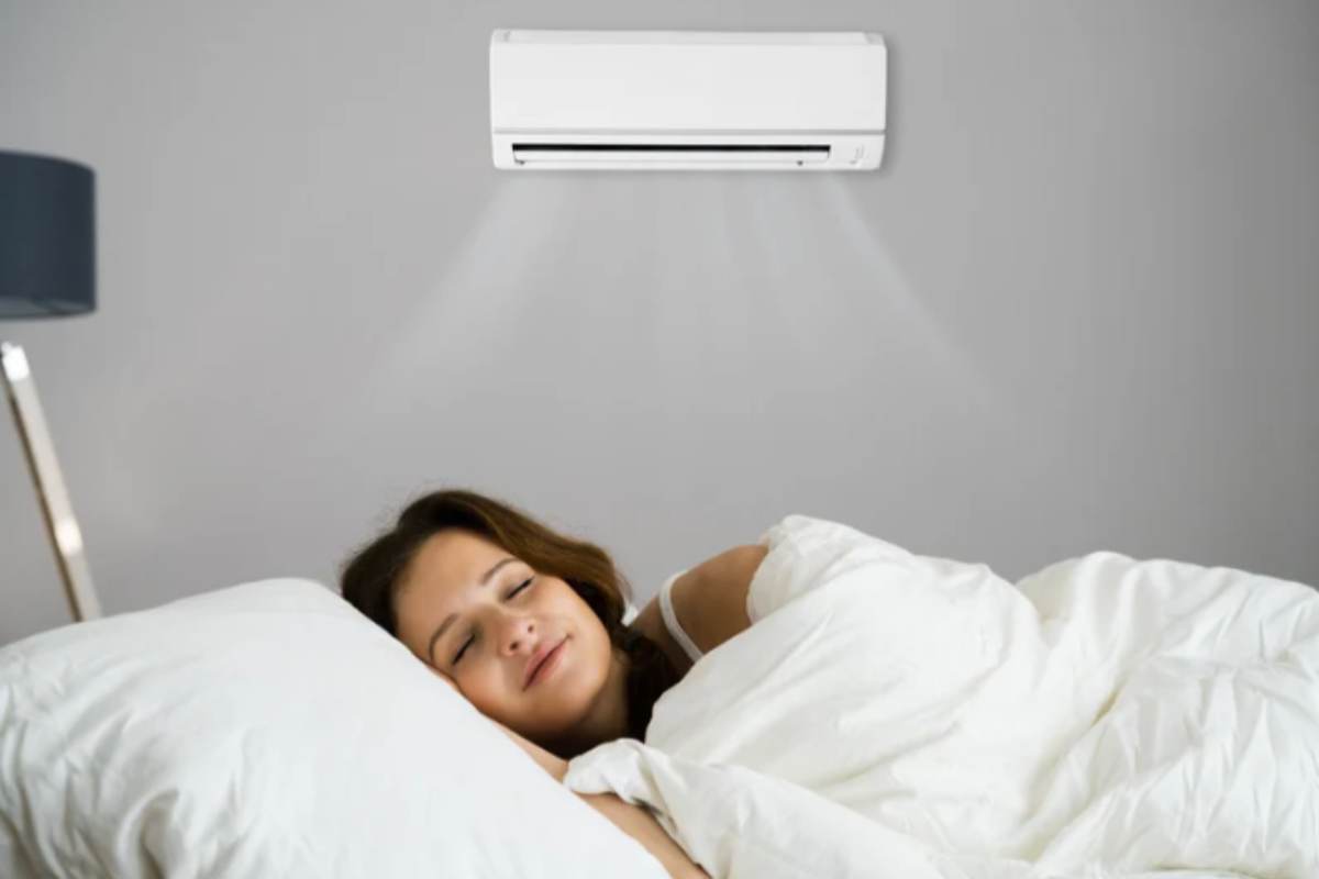 Condizionatore acceso tutta la notte: ENEA ha misurato quanto consuma davvero in estate 2026, il numero sorprende condizionatore camera da letto