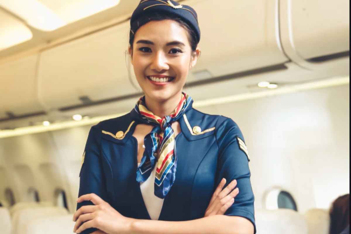 Le hostess non piegano i vestiti così: usano il metodo origami giapponese che dimezza il volume della valigia di agosto hostess