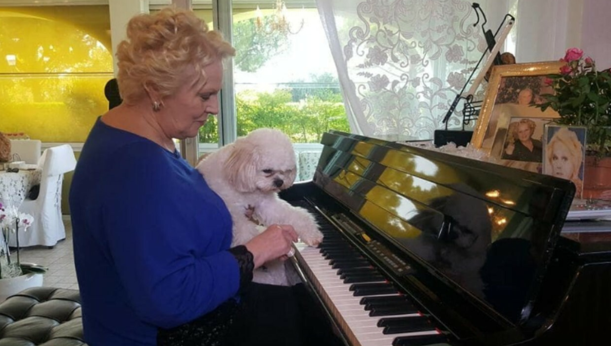 Katia Ricciarelli, la casa con vista sul lago: stile classico e rilassante, l'accessorio che non può mancare katia ricciarelli pianoforte casa 21 7 2026 casadistile.it