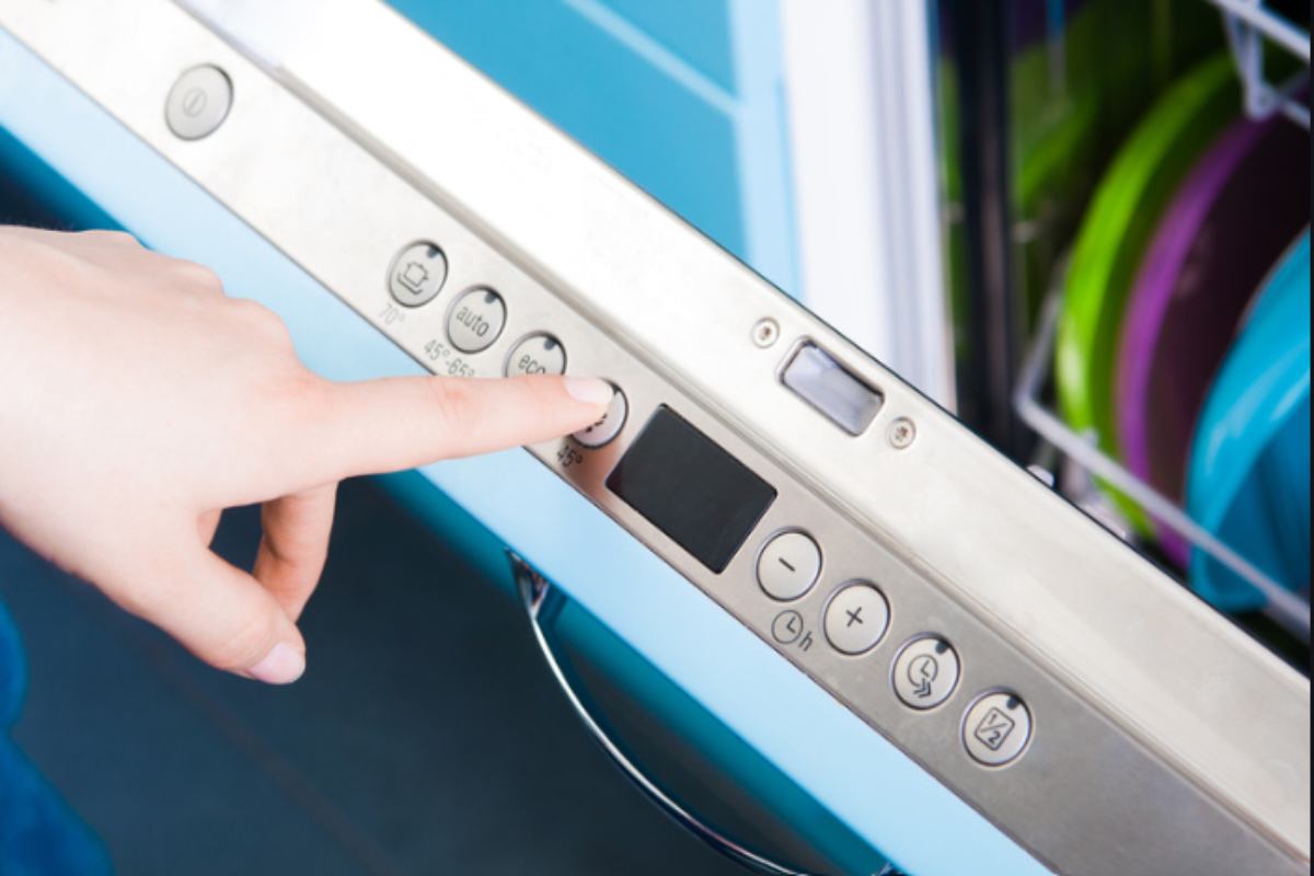 Lavastoviglie estate: programma Eco consuma più del normale, il test dei tecnici certificati su 4 modelli lavastoviglie impostazione