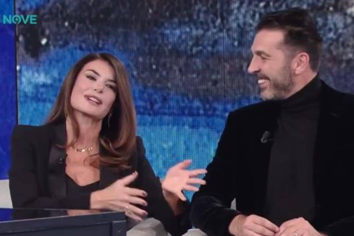 Ilaria D'Amico e Gigi Buffon, la casa in Piemonte: il mix tra luce e calore garantito dal legno, la piscina all'esterno Ilaria D'Amico e Gigi Buffon