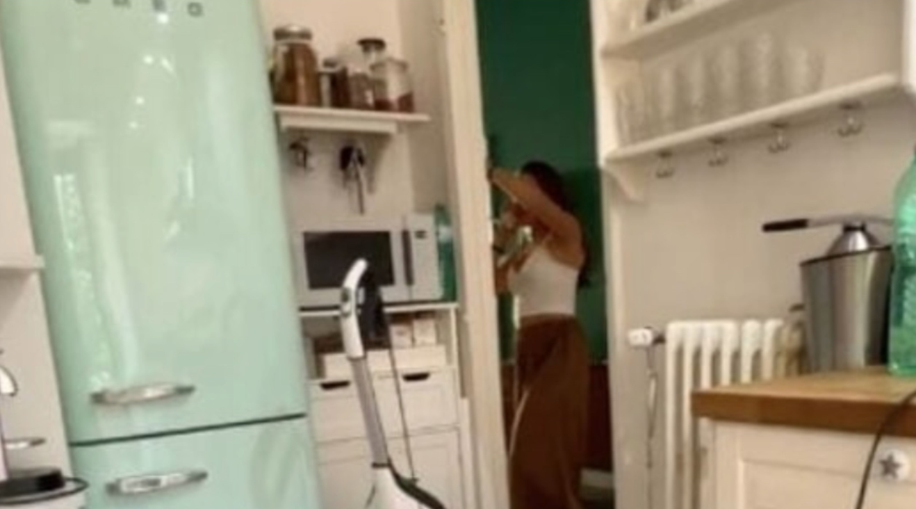Katia Follesa, la sua casa di Milano: uno stile stravagante come lei, il trionfo del colore, le sue scelte katia follesa cucina 23 8 2026 casadistile.it