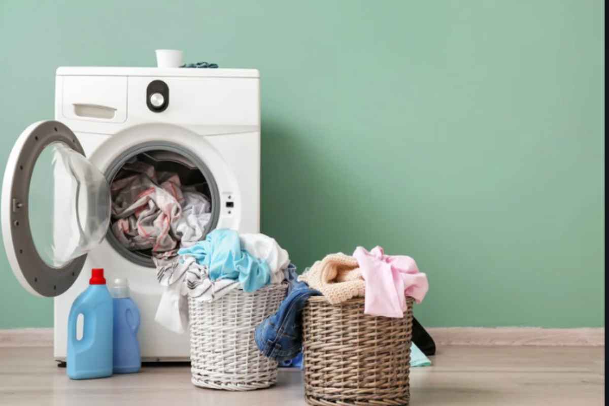 La lavatrice ferma ad agosto nasconde un problema che i tecnici vedono ogni settembre lavatrice