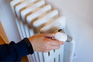Prima di accendere il riscaldamento a ottobre, i termoidraulici fanno sempre questo controllo che nessuno conosce accensione termosifoni