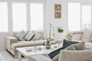Divano autunno 2026: questi 3 tessuti durano 15 anni (parola di interior designer) divano casa