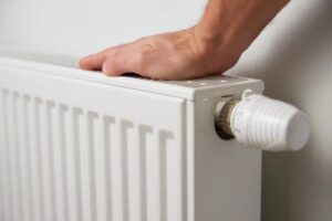 Riscaldamento in ottobre: l'errore che tutti fanno (e il trucco dei termotecnici per risparmiare davvero) accensione riscaldamento