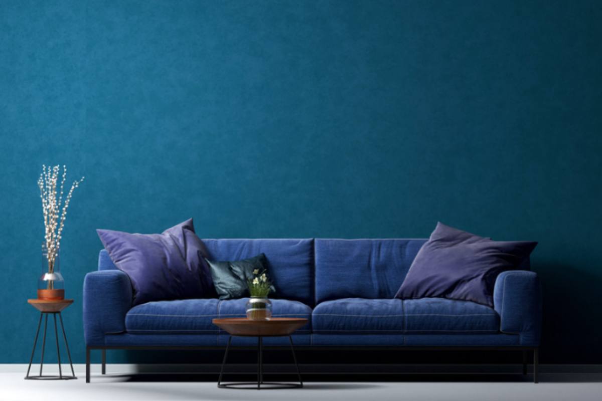 Divano d'autunno: gli interior designer vestono il soggiorno in tre mosse (e la regola dei cuscini che nessuno spiega) cuscini divano